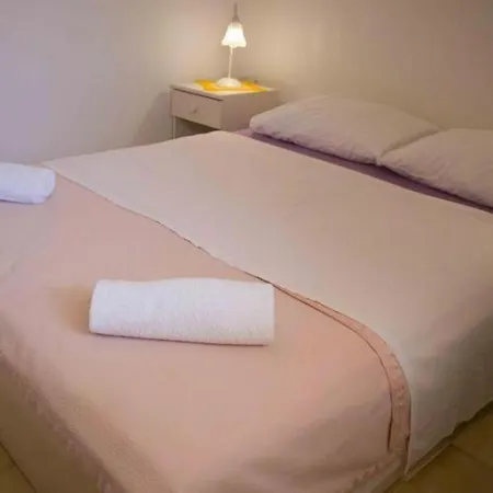 Milna 8896b Apartamento
